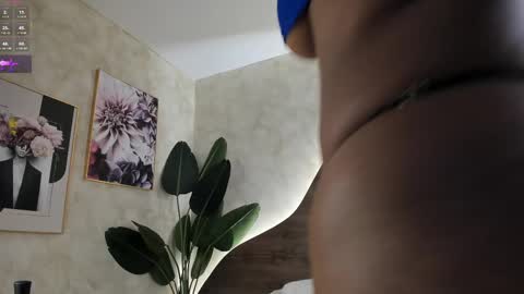 Snapshot of mia_lacy chatting on 02.26.25 mia_lacy online show from 02.26.25