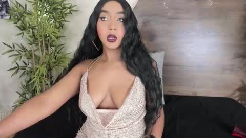 Snapshot of mia_lacy chatting on 11.19.25 mia_lacy online show from 11.19.25