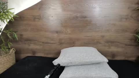 Snapshot of mia_lacy chatting on 11.22.25 mia_lacy online show from 11.22.25