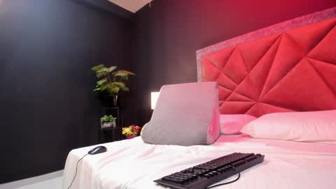 MIA  online show from 01.05.25