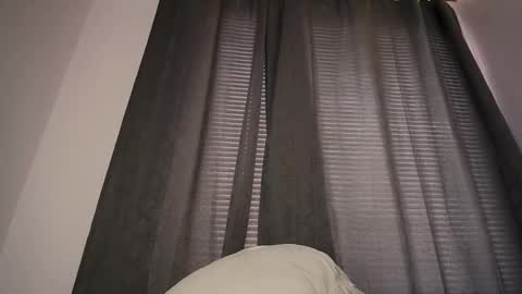 mia independent model online show from 10.15.25