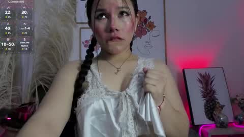 Snapshot of mia_moralez chatting on 10.08.25 MIA online show from 10.08.25