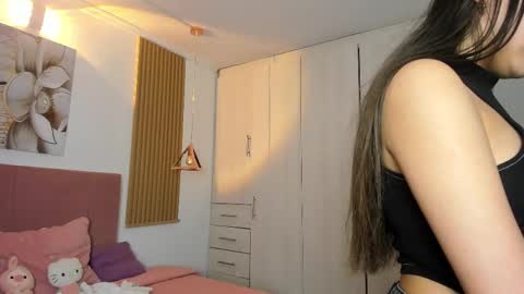 Mia Nevaeh - follow me online show from 10.18.25