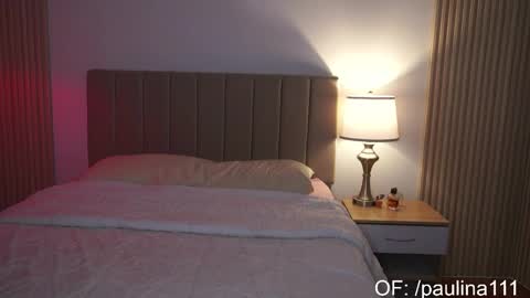 Snapshot of mia_paulina chatting on 10.31.25 Instagram Nelyiramirez online show from 10.31.25