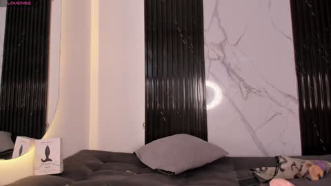 Mia online show from 12.03.24