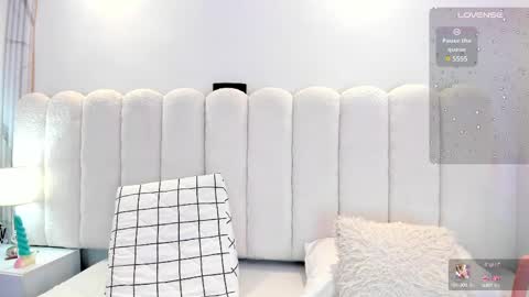 Snapshot of mia_rom chatting on 02.18.25 Mia online show from 02.18.25