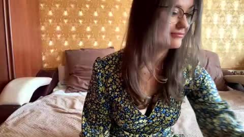 Snapshot of mia_shine_bright chatting on 10.27.25 Mia online show from 10.27.25