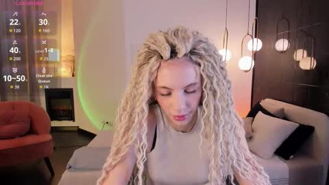 Snapshot of mia_silk chatting on 10.14.25 Mia online show from 10.14.25