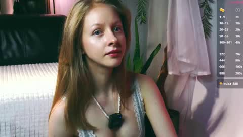 Snapshot of mia_vebes chatting on 10.21.25 Mia online show from 10.21.25