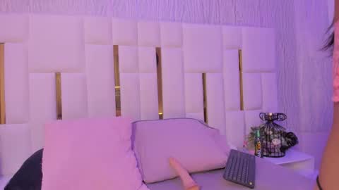 mia_vy online show from 10.29.25