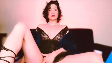 Snapshot of miabeautyxxx chatting on 02.15.25 miabeautyxxx online show from 02.15.25