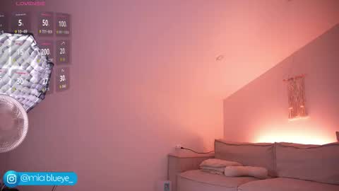 miablueye online show from 09.16.25