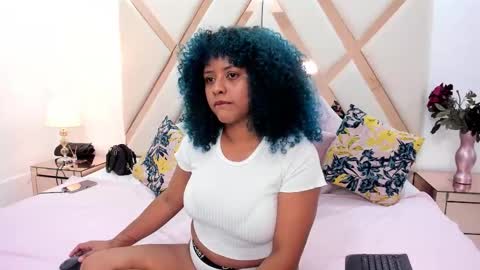 Snapshot of miadraven chatting on 11.10.25 Mia online show from 11.10.25