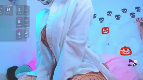 Snapshot of miaengels_ chatting on 10.20.25 Mia Engels online show from 10.20.25