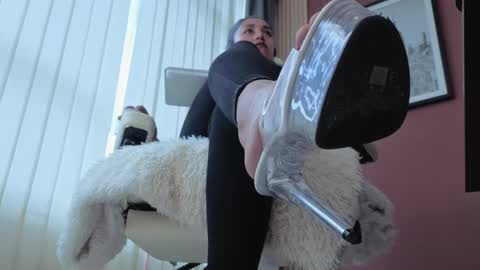 Snapshot of miafix chatting on 10.13.25 Mia Carter Schedule 800 - 1430 gtm-5 online show from 10.13.25