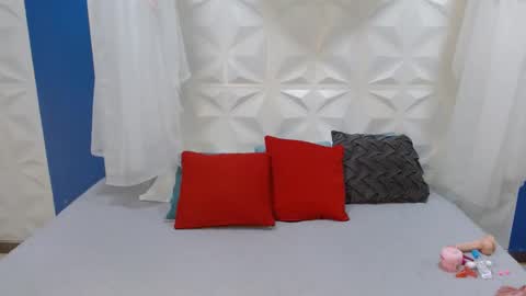 miagreys1 online show from 11.11.25