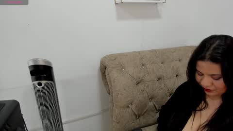 Snapshot of miah_bigboobs chatting on 01.18.25 Miah Collins online show from 01.18.25