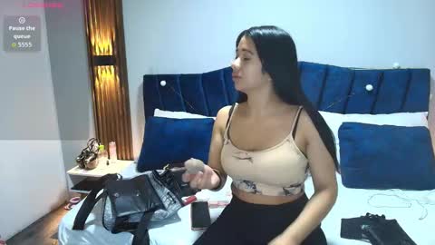 Snapshot of miahotmez chatting on 10.05.25 MIA HOTMEZ online show from 10.05.25