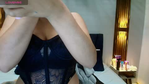 Snapshot of miahotmez chatting on 10.16.25 MIA HOTMEZ online show from 10.16.25