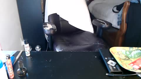 Snapshot of miaking chatting on 09.11.25 Mark online show from 09.11.25