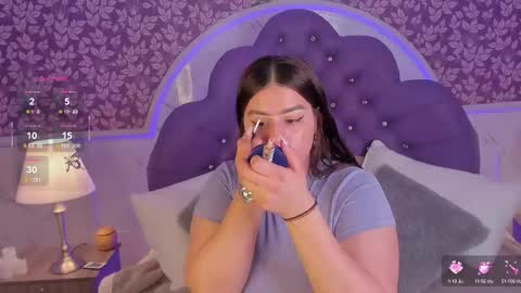 Snapshot of miamontoya chatting on 09.24.25 Mia   -5 7001400 Follow  online show from 09.24.25