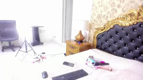 Mia online show from 10.22.25