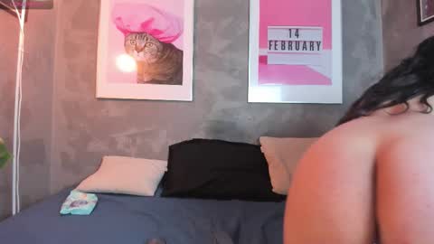 Mia online show from 11.24.25