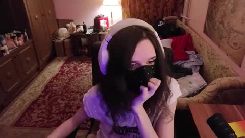 Snapshot of miaowhowl chatting on 10.31.25 Kristien online show from 10.31.25