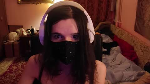 Snapshot of miaowhowl chatting on 11.08.25 Kristien online show from 11.08.25