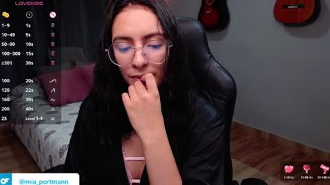 Snapshot of miaportman chatting on 12.01.24 MIAPORTMANN online show from 12.01.24