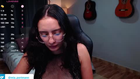 Snapshot of miaportman chatting on 12.04.24 MIAPORTMANN online show from 12.04.24