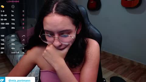 Snapshot of miaportman chatting on 12.05.24 MIAPORTMANN online show from 12.05.24