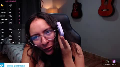 Snapshot of miaportman chatting on 12.16.24 MIAPORTMANN online show from 12.16.24