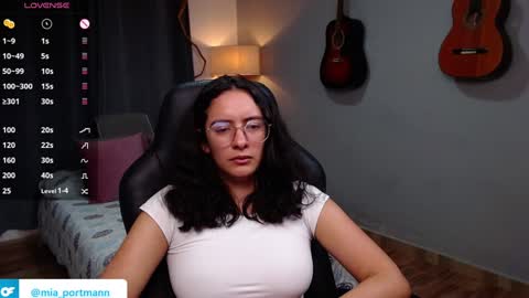 Snapshot of miaportman chatting on 12.20.24 MIAPORTMANN online show from 12.20.24