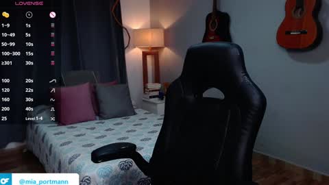 Snapshot of miaportman chatting on 12.22.24 MIAPORTMANN online show from 12.22.24