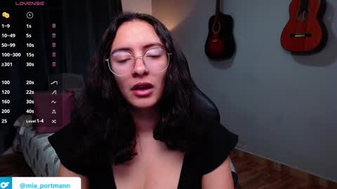 Snapshot of miaportman chatting on 12.29.24 MIAPORTMANN online show from 12.29.24