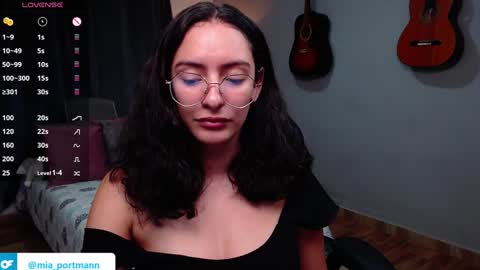 Snapshot of miaportman chatting on 12.29.24 MIAPORTMANN online show from 12.29.24