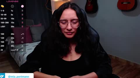 Snapshot of miaportman chatting on 12.29.24 MIAPORTMANN online show from 12.29.24