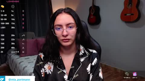 Snapshot of miaportman chatting on 01.03.25 MIAPORTMANN online show from 01.03.25