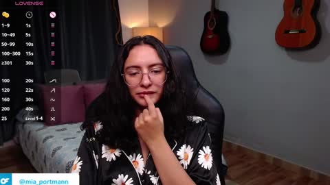 Snapshot of miaportman chatting on 01.03.25 MIAPORTMANN online show from 01.03.25