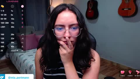 Snapshot of miaportman chatting on 01.07.25 MIAPORTMANN online show from 01.07.25