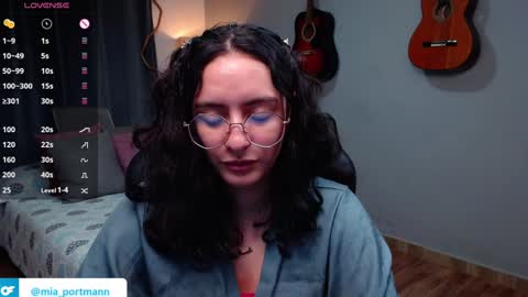 Snapshot of miaportman chatting on 01.09.25 MIAPORTMANN online show from 01.09.25