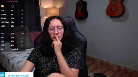 Snapshot of miaportman chatting on 01.14.25 MIAPORTMANN online show from 01.14.25