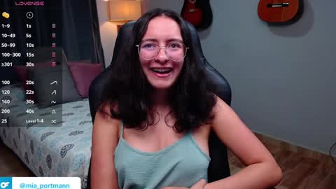 Snapshot of miaportman chatting on 01.16.25 MIAPORTMANN online show from 01.16.25