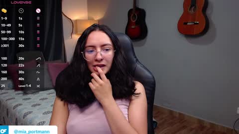 Snapshot of miaportman chatting on 01.23.25 MIAPORTMANN online show from 01.23.25