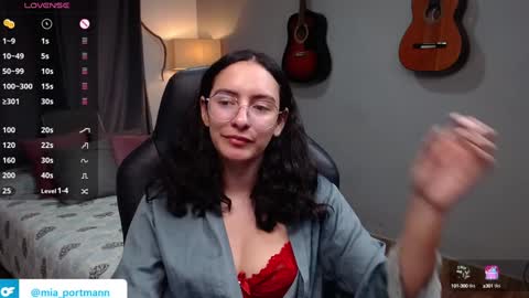 Snapshot of miaportman chatting on 01.24.25 MIAPORTMANN online show from 01.24.25