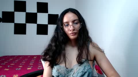 Snapshot of miaportman chatting on 10.11.25 MIAPORTMANN online show from 10.11.25