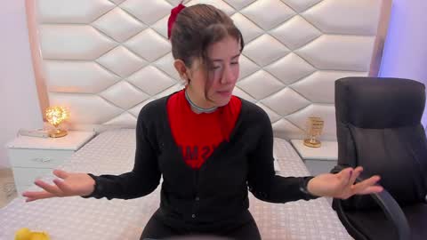 Snapshot of miaqueen021 chatting on 02.03.25 Sweetie Mia online show from 02.03.25