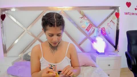 Snapshot of miaqueen021 chatting on 02.11.25 Sweetie Mia online show from 02.11.25