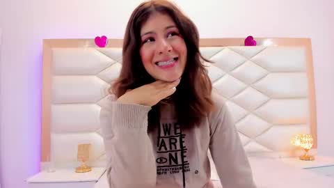 Snapshot of miaqueen021 chatting on 02.14.25 Sweetie Mia online show from 02.14.25